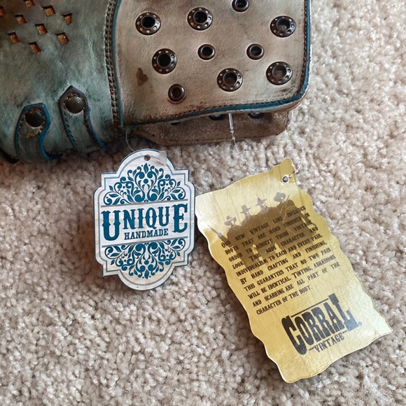 CORRAL Turquoise Round Toe Boots - Picture 6 of 7